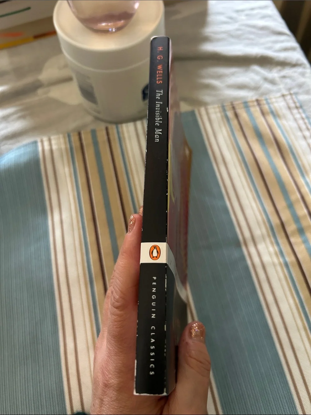 Penguin Classics H.G. Wells The Invisible Man - Red & Yellow Cover